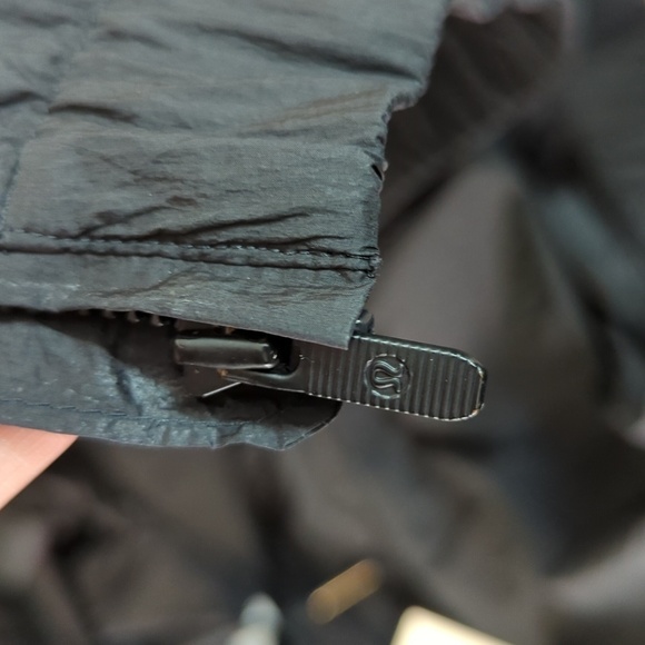 Lululemon Hooded Windbreaker Jacket Black 4 athletic outdoors sporty gym workout - Picture 8 of 10